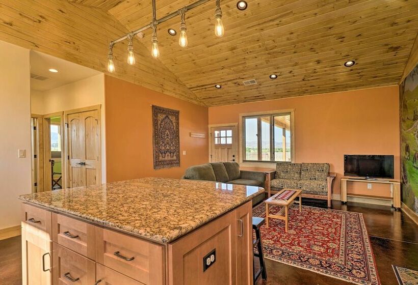 Arkansas River Valley Casita: 9 Acre Hayfield!