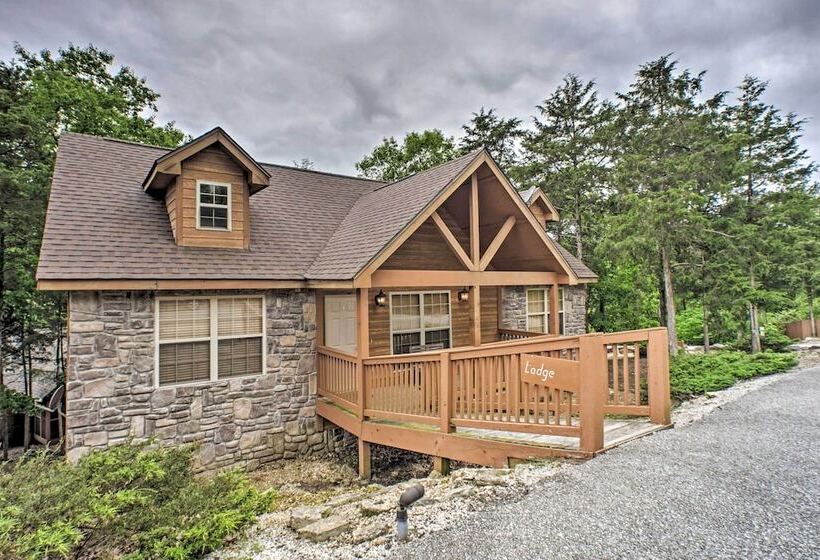 Branson West Retreat: 2 Suites W/ Ideal Location!