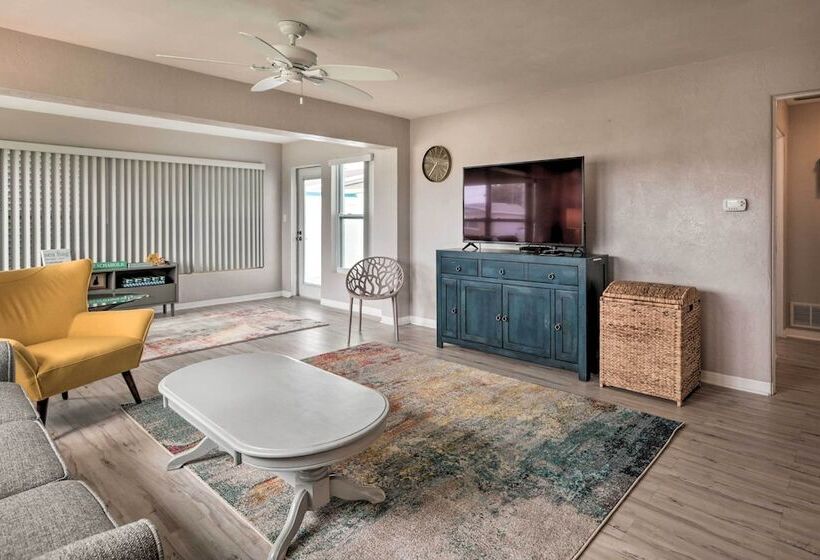 Bright Bungalow With Porch: Walk To Ormond Beach!