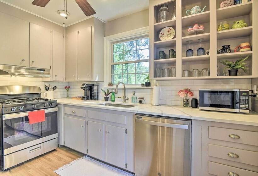 Bright Home W/ Yard In Historic Fuquay Varina!