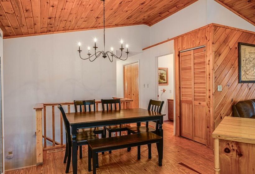 Bryson City Cabin W/ Hot Tub, Views & Pool Table!