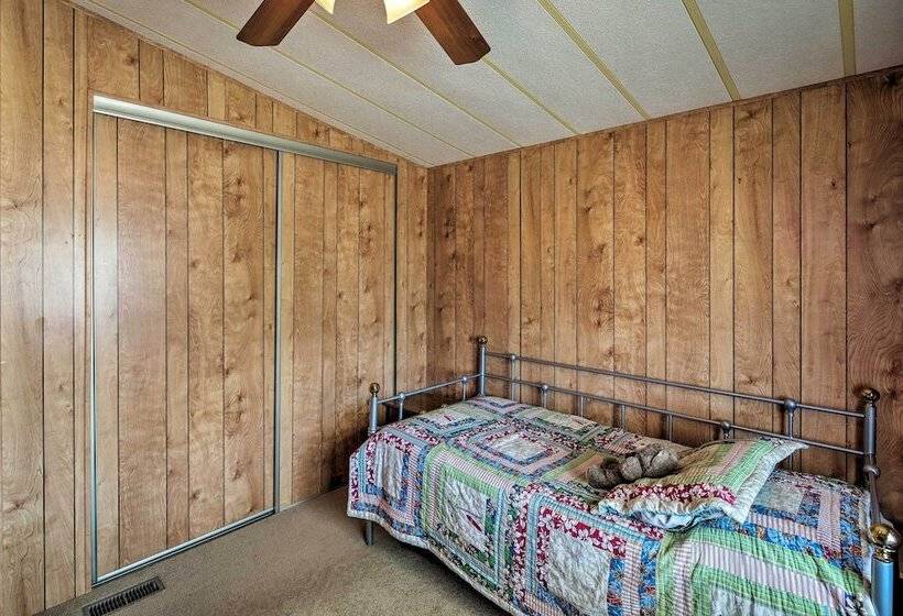 Bullhead City Home W/ Fire Pit   Walk To Co River!