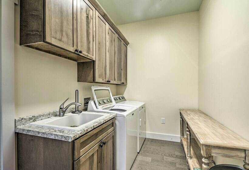 Charming Fairview Home On 40 Acre Horse Farm!