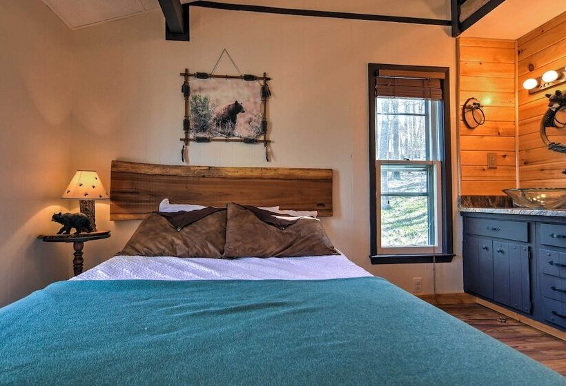 Cozy Beech Mountain Family Retreat W/ 2 Decks!