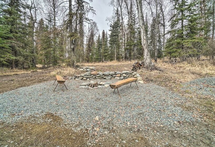 Cozy Downtown Soldotna Cabin: Dogs Welcome!