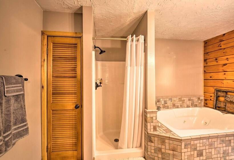 Cozy Family Friendly Pine Grove Cabin W/ Fire Pit!