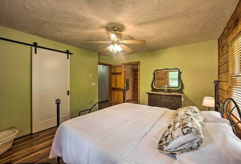 Cozy Family Friendly Pine Grove Cabin W/ Fire Pit!