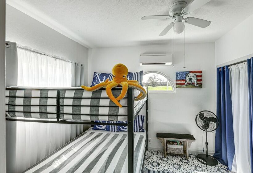 Cozy Cottage W/ Patio < 2 Mi To Rockport Beach!