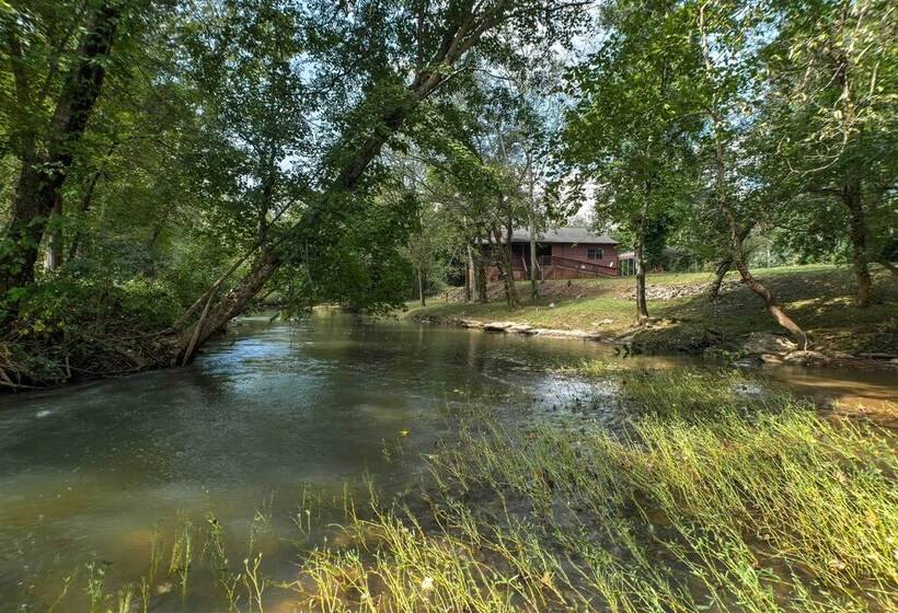 Creekfront Cabin Near Chattanooga W/ Hot Tub!