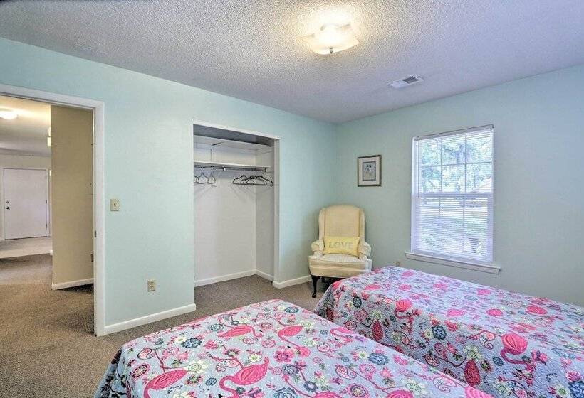 Downtown Home W/ Yard & Bbq   6 Mi To Downtown!