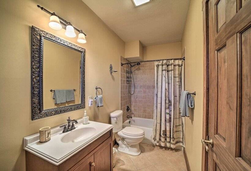 Eagle View Lodge   Luxury Home With Hot Tub!