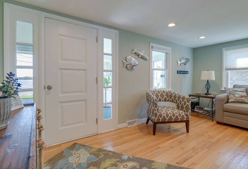 Idyllic Retreat W/ Lake Views   Near Marina!