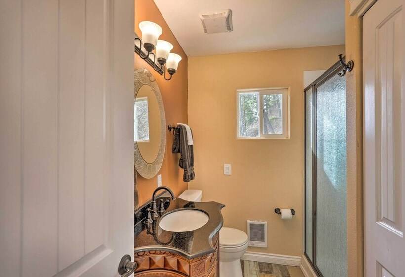 Lake Loon  Hillside  Cottage W/ Private Deck!