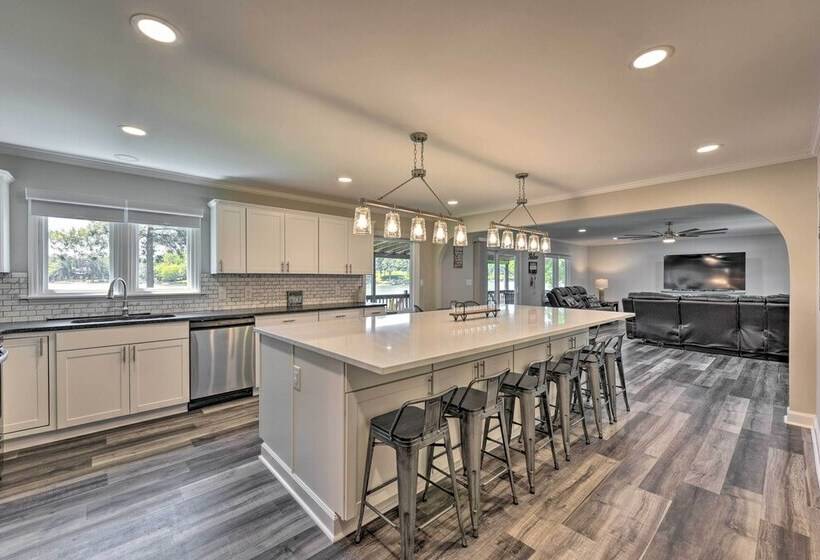 Lakefront Retreat W/ Kayaks & Paddleboards!