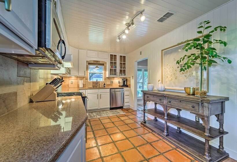 Lovely Lubbock Home W/ Furnished Deck & Grill