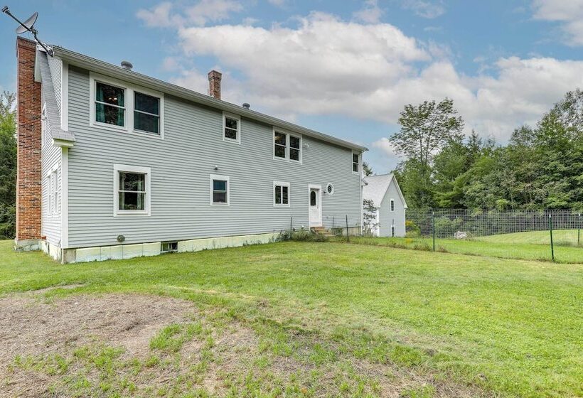 Meriden Village Of Plainfield Home W/ Backyard