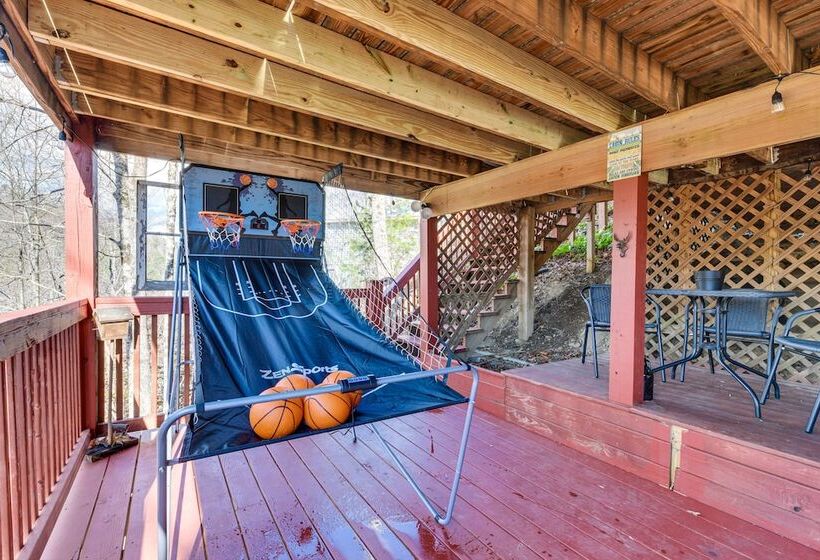Secluded Cabin W/ Deck, Hot Tub & Lake Access!