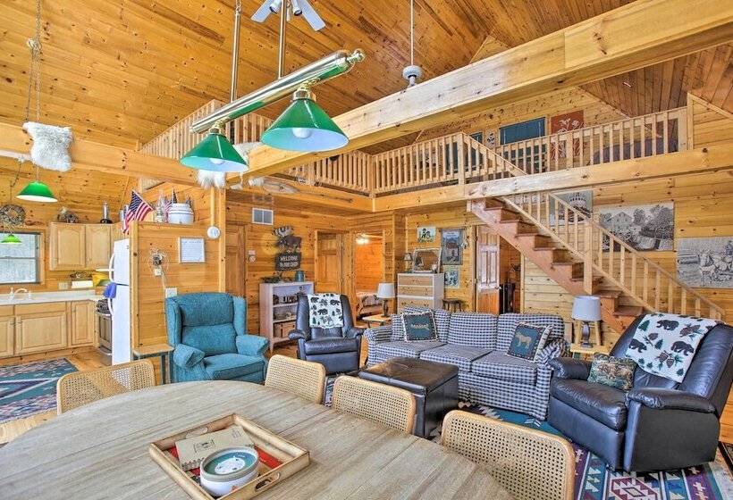 Peaceful Long Lake Cottage W/ Deck, Dock & Kayaks!
