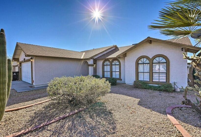 Peoria Home W/ Large Yard ~ 14 Mi To Phoenix!