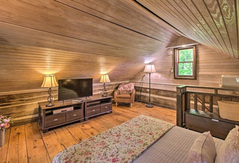 Romantic Log Cabin Escape On Delfosse Winery!