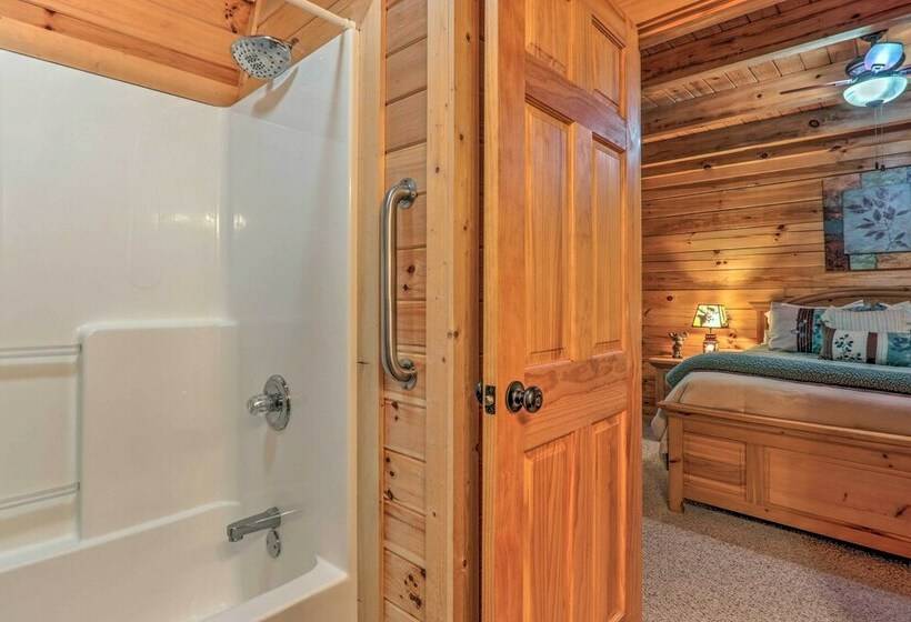 Sevierville Cabin W/ Furnished Deck & Balcony