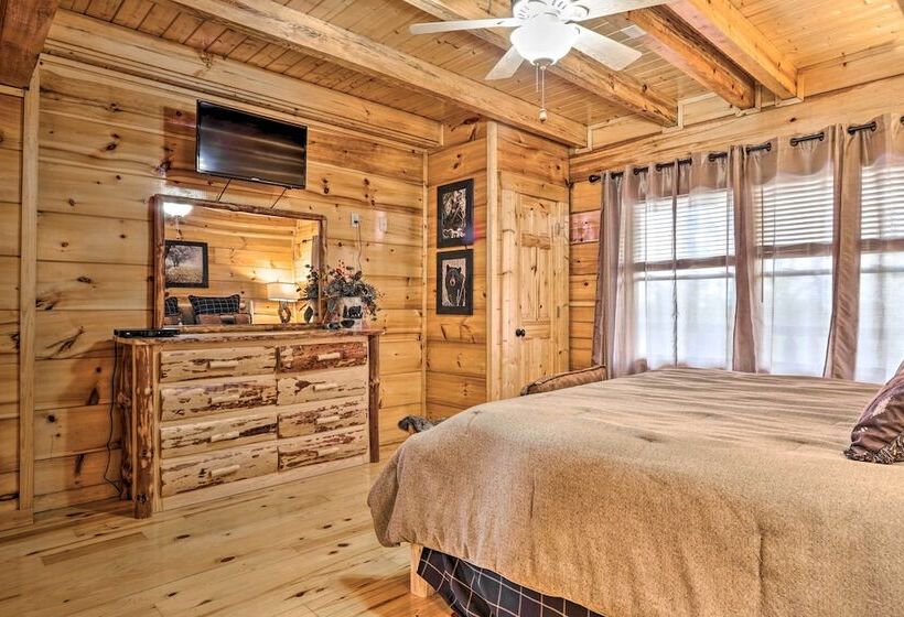 Smoky Mtn Family Cabin W/ Mtn Views, Deck & Grill!
