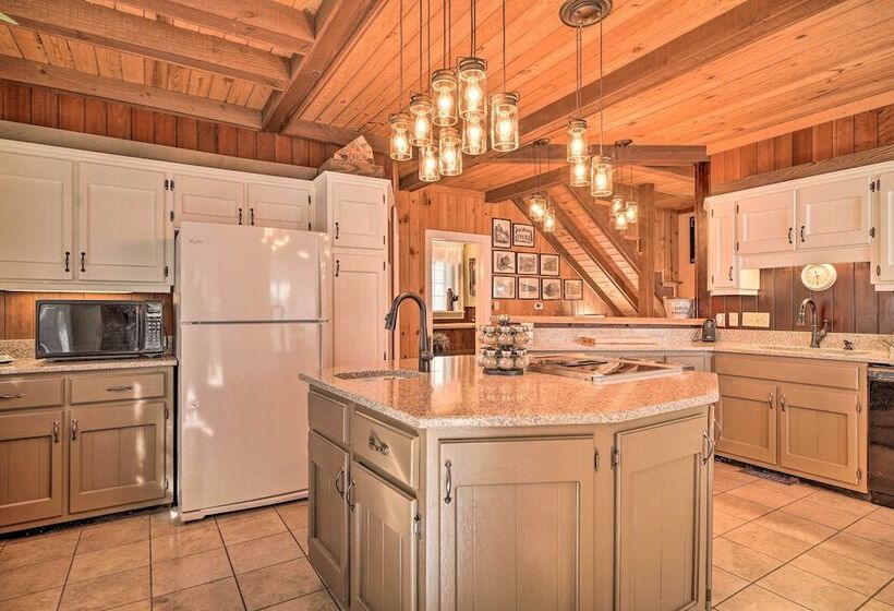 Tranquil Smoky Mountain Cabin W/ Porch & Fire Pit