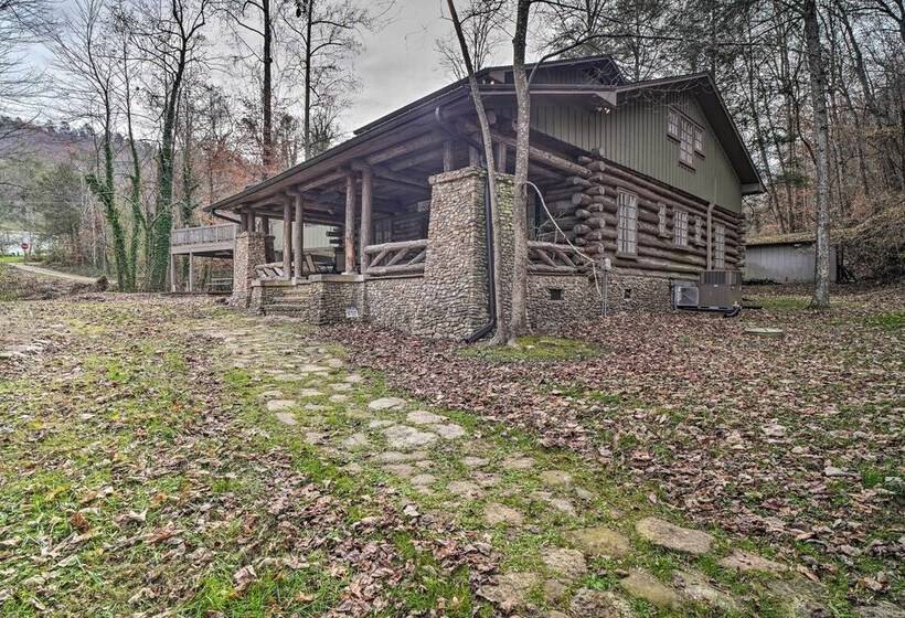 Tranquil Smoky Mountain Cabin W/ Porch & Fire Pit