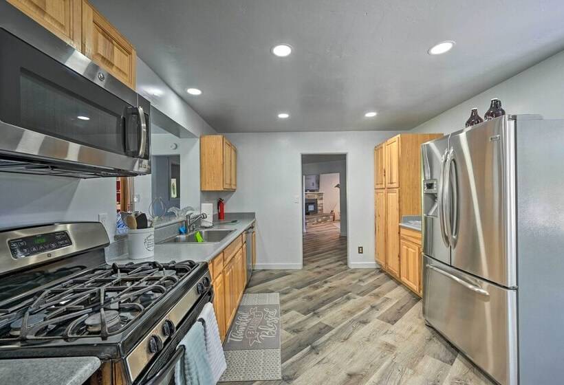 Stylish Basecamp 6850  Near Downtown Williams!