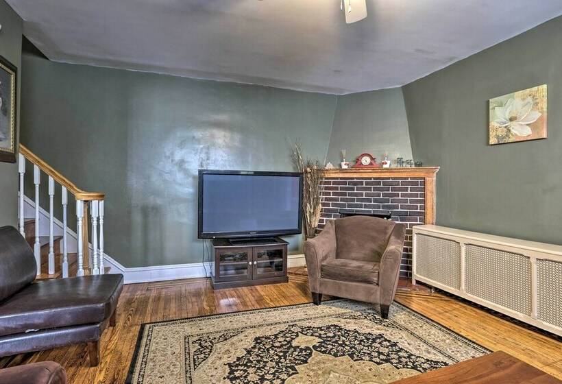 Suburban Home W/ Backyard Patio < 7 Miles To Dtwn!