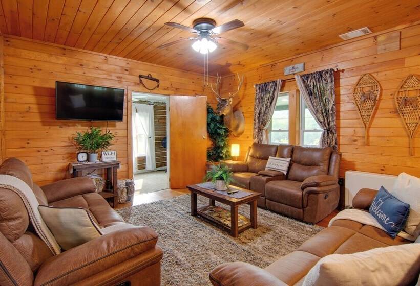 The Olde Homestead W/ Fire Pit & Mountain Views!