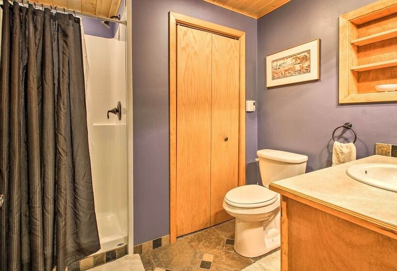 Trout Lake Cabin W/ Private Dock, Kayaks & Loft!