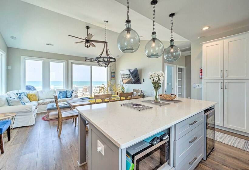 Beachfront Oasis W/ 2 Large Decks, Bbq & Views!