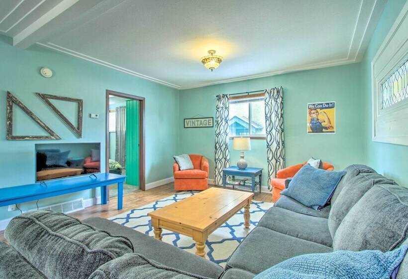 Bright Crosby Home Walk To Main St & Beach!