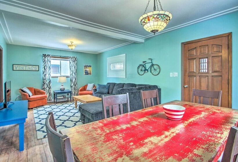 Bright Crosby Home Walk To Main St & Beach!