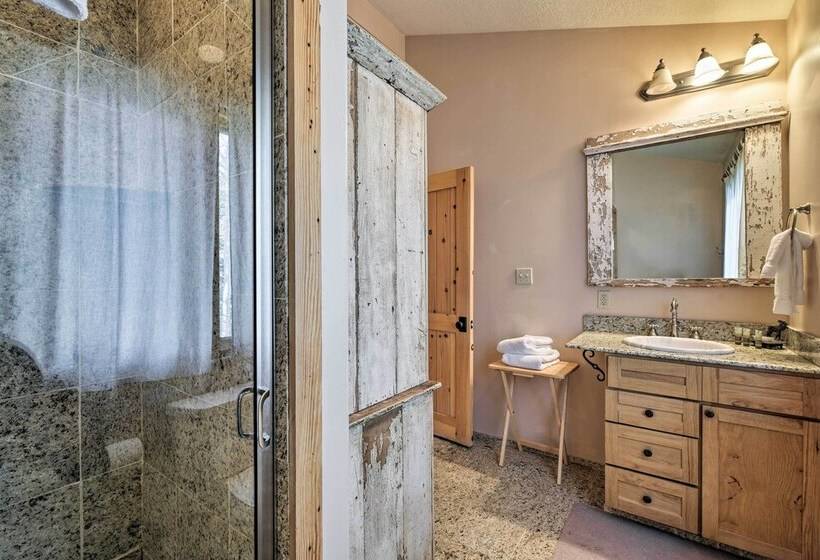 Burning Sky Lodge : Private Hot Tub & Ski In/out