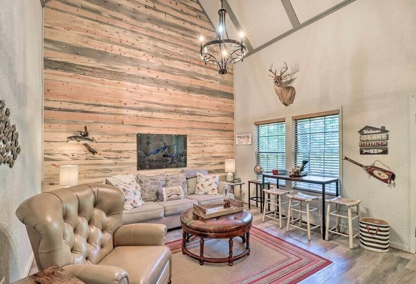 Charming Higden Cabin Near Greers Ferry Lake!