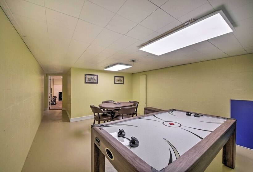 Indianapolis Home ~ 10 Mi To Downtown!