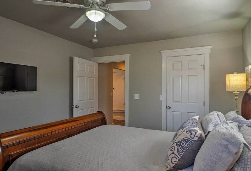 Cozy Home Blocks To Georgetown Square & Su!