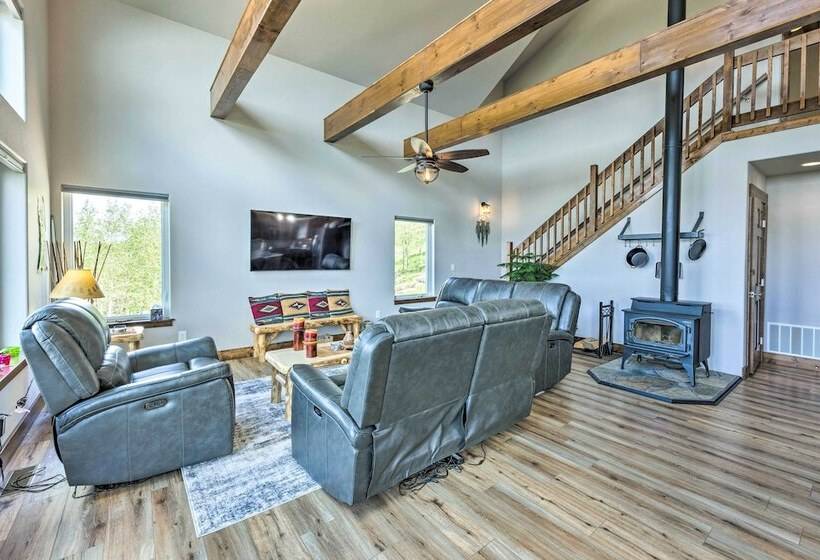 Hot Tub & Mtn View: Cripple Creek Retreat!