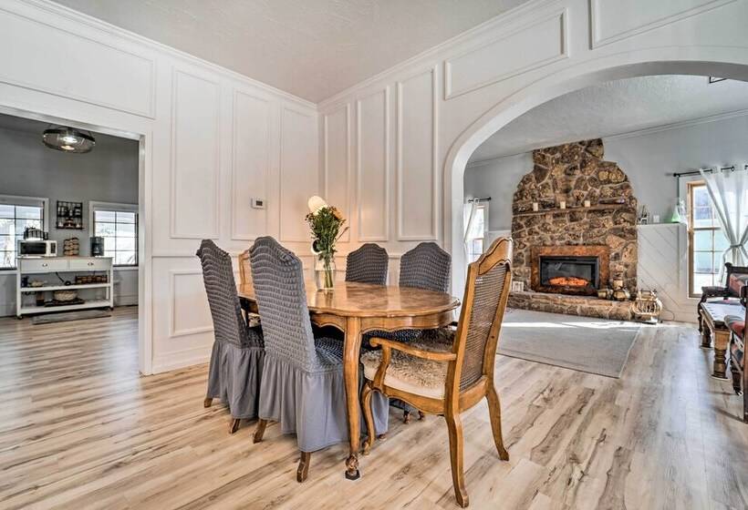 Dolorable  Home W/ Yard,   Walk To River!
