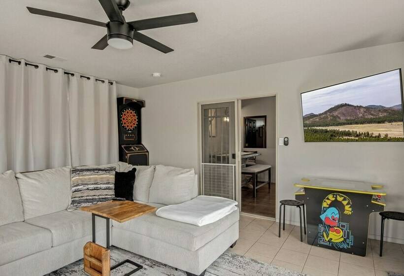Flagstaff Retreat W/ Game Room & Acreage