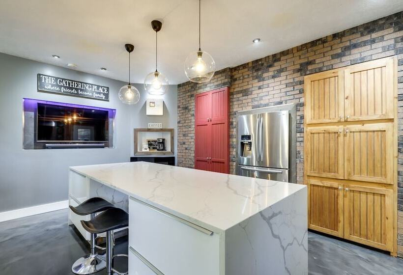 Heber City Home: Private Yard & Hot Tub!