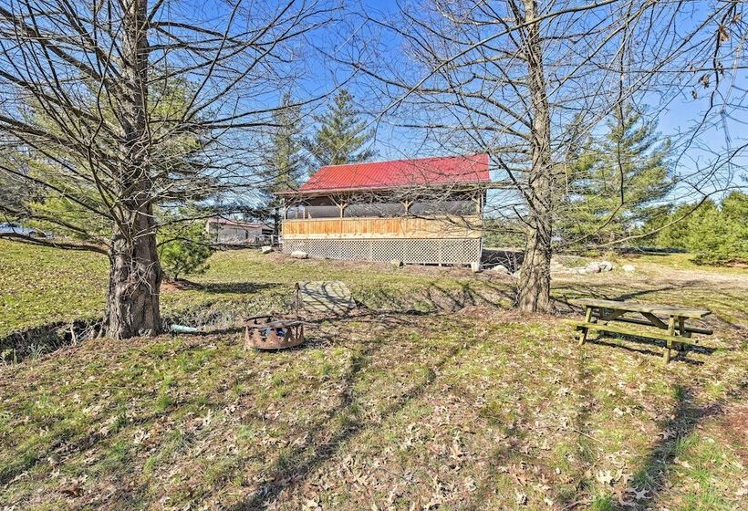 Honey House Cabin    A Quiet Countryside Retreat!
