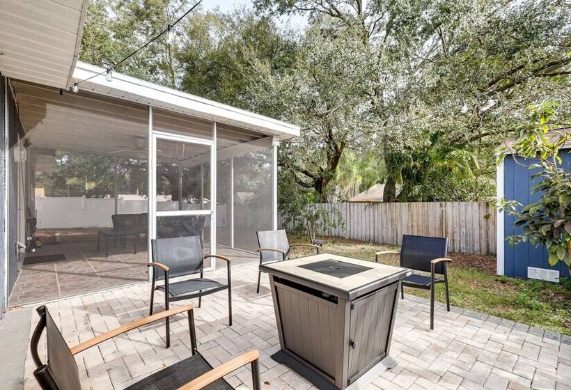 14 Mi To Dwtn Tampa Bay: Brandon Home W/ Fire Pit!
