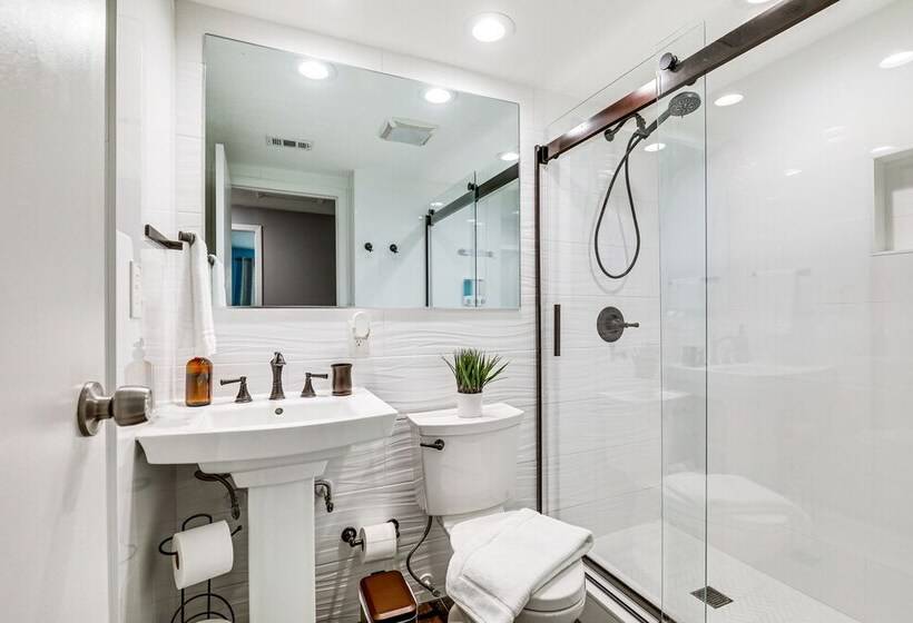 14 Mi To Dwtn Tampa Bay: Brandon Home W/ Fire Pit!