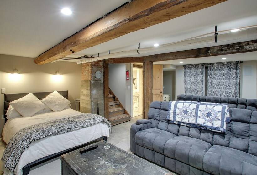 Modern Farmhouse W/ Movie Room   6 Mi To Lake!