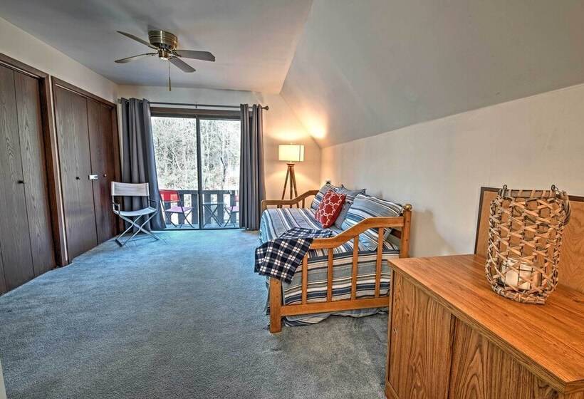 Poconos Cabin On 3 Acres   5 Mi To Blue Mountain!