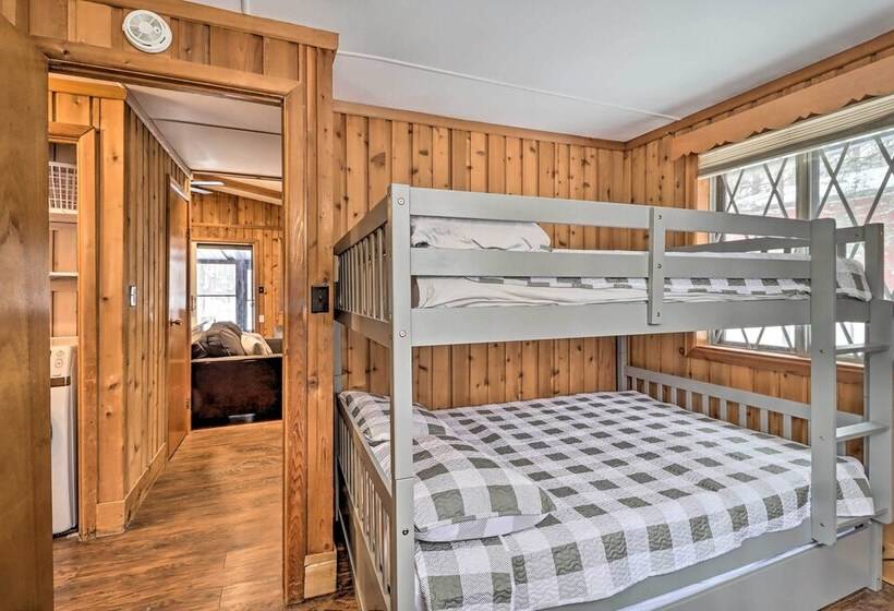 Near Skiing: Pocono Lake Cabin W/ Screened Patio