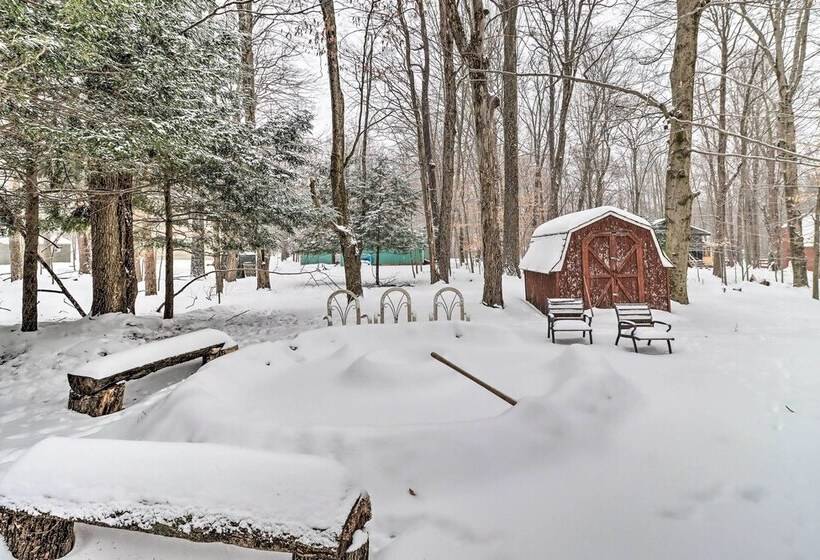 Near Skiing: Pocono Lake Cabin W/ Screened Patio